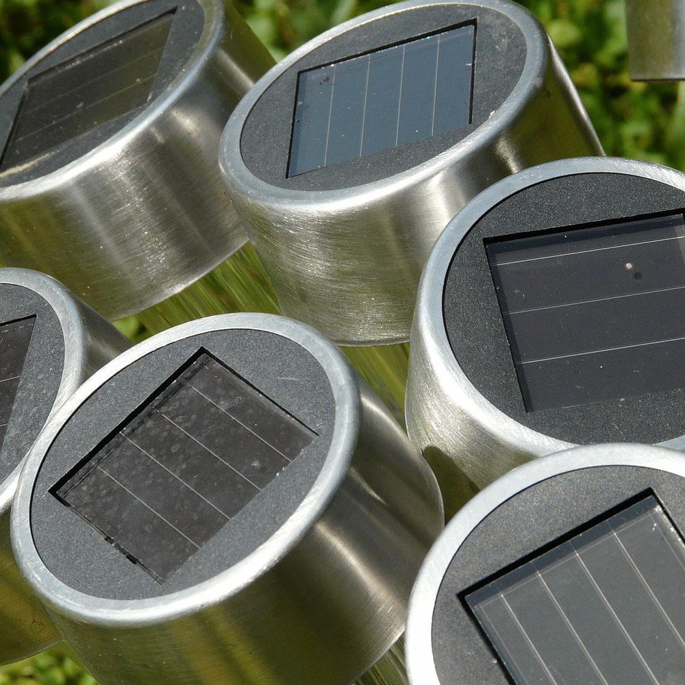 https://cdn.shopify.com/s/files/1/0271/8731/4772/products/Balise-Solaire-inox-8pcs_3.jpg?v=1599249252