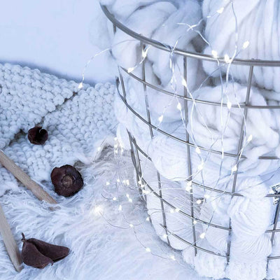https://cdn.shopify.com/s/files/1/0271/8731/4772/products/Guirlande-Solaire-Fil-de-Cuivre-240-LED-blanc.jpg?v=1584822386