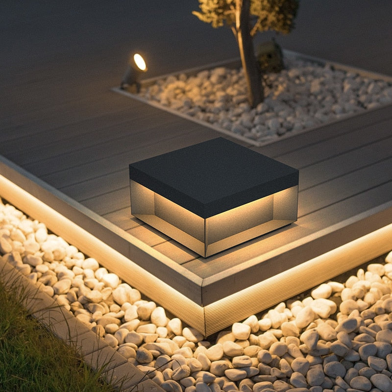 Applique solaire boîte noire éclairage minimaliste