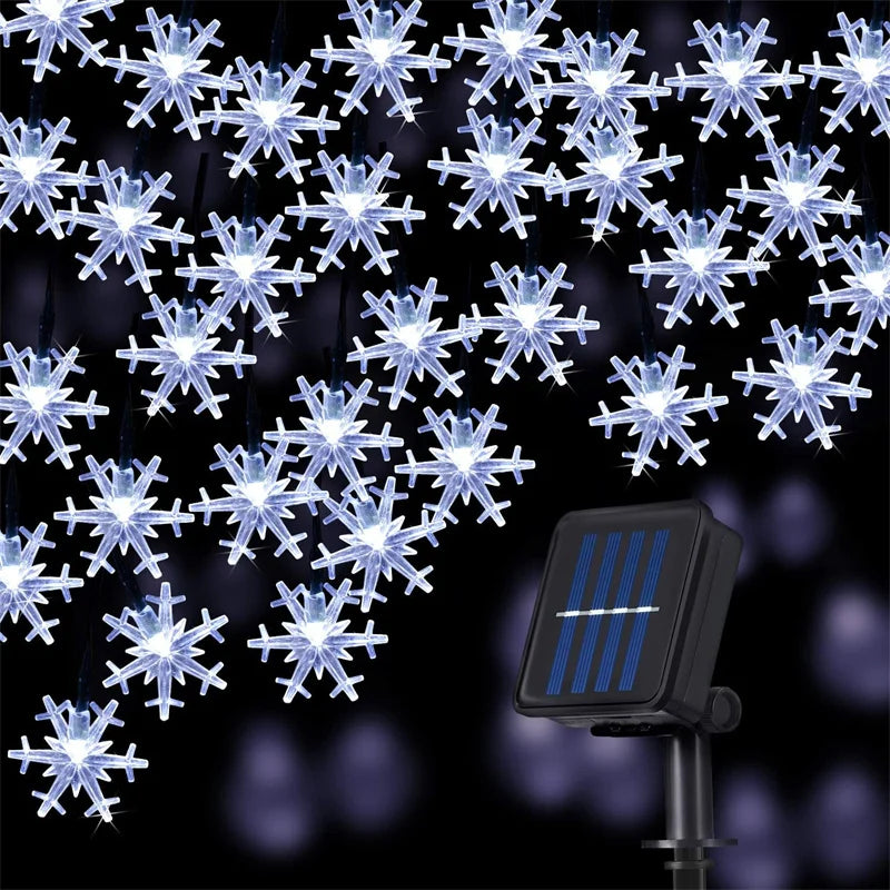 Détail d'un flocon de neige lumineux de la guirlande solaire