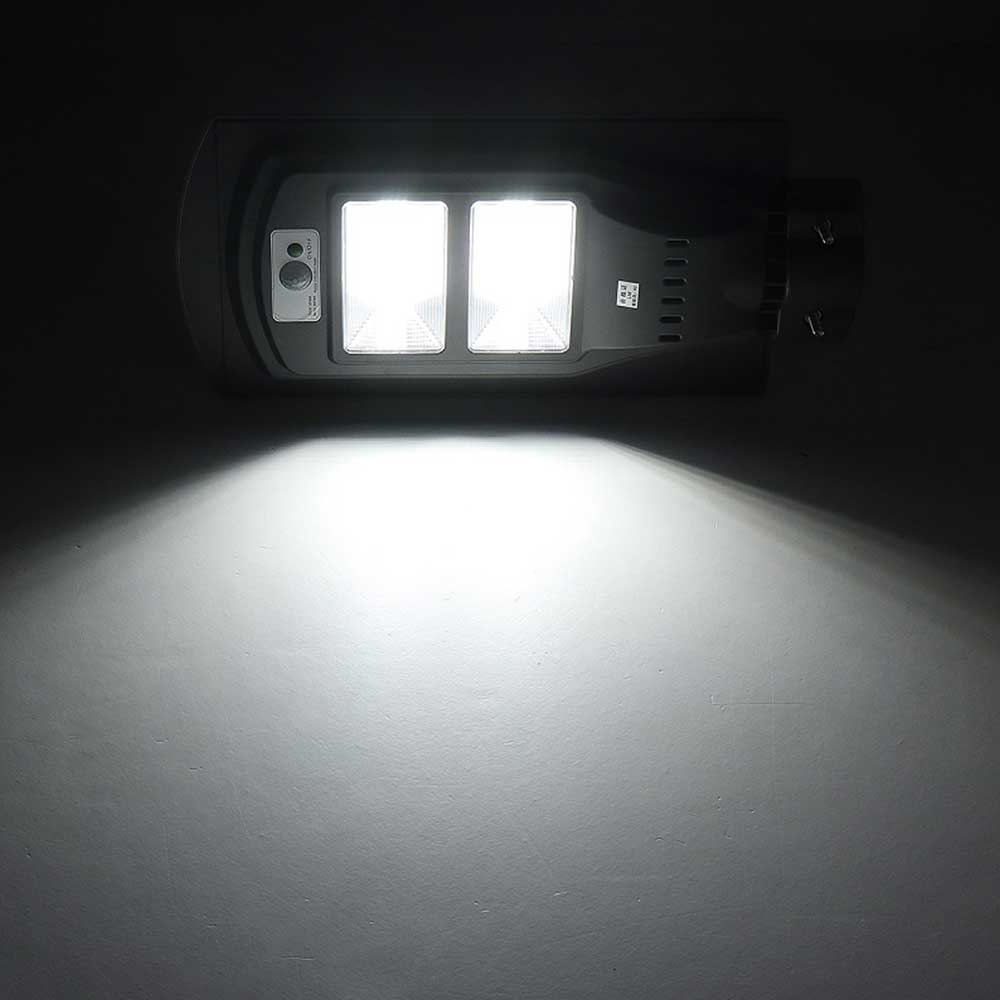 https://cdn.shopify.com/s/files/1/0271/8731/4772/products/Lampadaire-Solaire-Triple-Bloc-LED-Gris-204060-Watt-2.jpg?v=1584822484