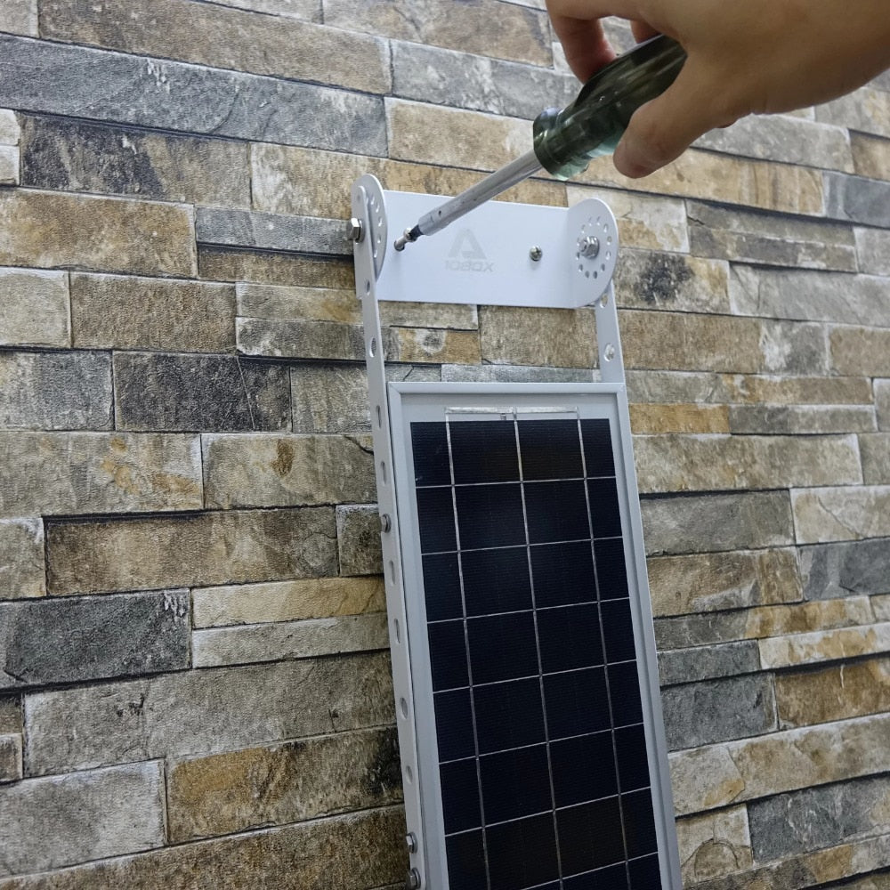 https://cdn.shopify.com/s/files/1/0271/8731/4772/products/Lampadaire_Solaire_Alpha_X1080_1.jpg?v=1584822475