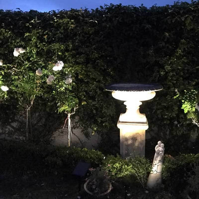 https://cdn.shopify.com/s/files/1/0271/8731/4772/products/Lampes-Solaires-Jardin-4-Projecteur-LED-8.jpg?v=1584822651