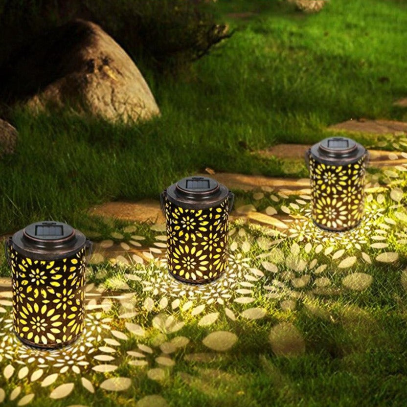 https://cdn.shopify.com/s/files/1/0271/8731/4772/products/Lanterne-solaire-fer-fleurs-3.jpg?v=1614782470