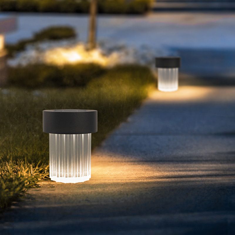https://cdn.shopify.com/s/files/1/0271/8731/4772/products/Luminairesolaireexterieurdesign_4.jpg?v=1677188655