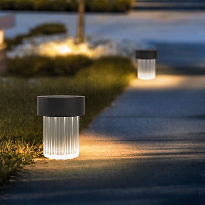 https://cdn.shopify.com/s/files/1/0271/8731/4772/products/Luminairesolaireexterieurdesign_4.jpg?v=1677188655