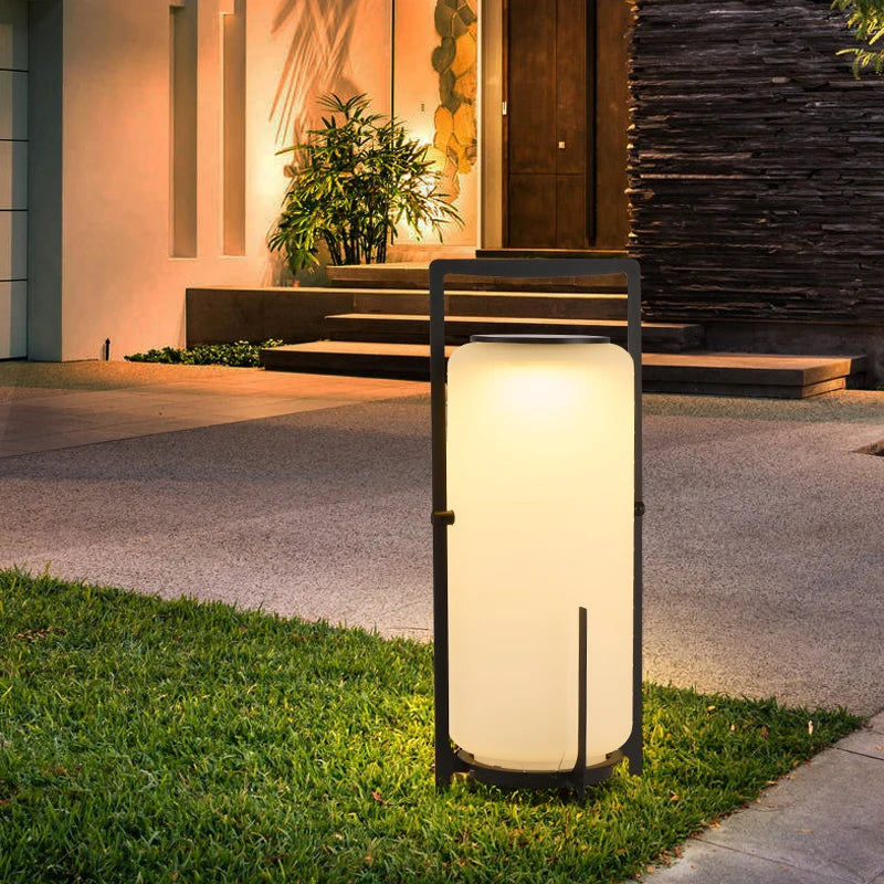 Lampe Solaire de Jardin Colonne pour Pelouse et Allée – ambiance lumineuse dans le jardin