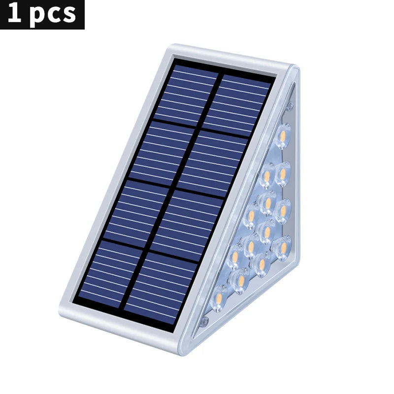 Lampe Solaire LED ExtĂ©rieur Lentille Ătanche IP67 Escalier Terrasse â installĂ©e sur une terrasse la nuit