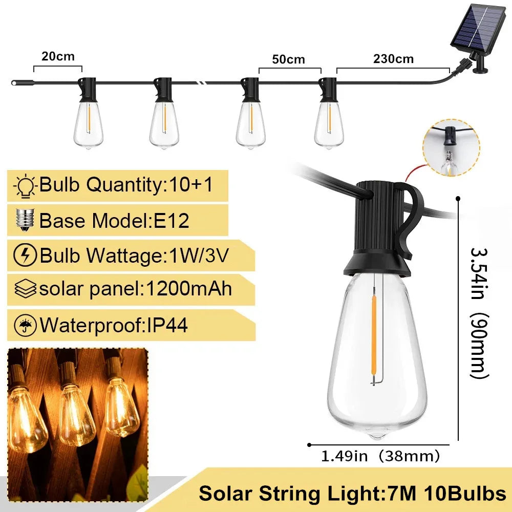 Guirlande solaire LED ST38 éclairée de nuit dans un jardin