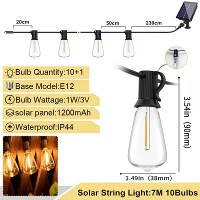 Guirlande solaire LED ST38 éclairée de nuit dans un jardin