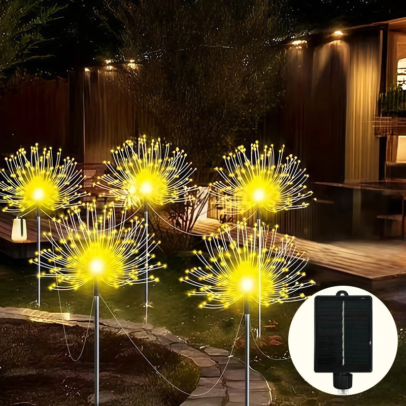 Lot de lampes solaires de jardin plantées dans une pelouse
