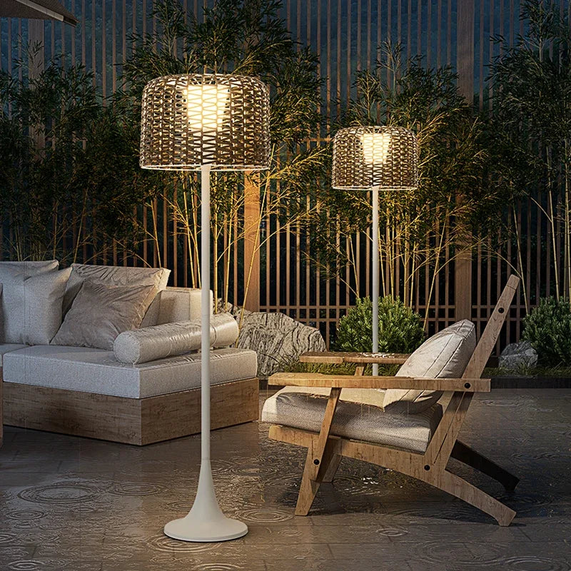 Lampadaire Solaire DĂ©coratif en Rotin pour Terrasse â dĂ©tecteur de mouvement intĂ©grĂ©