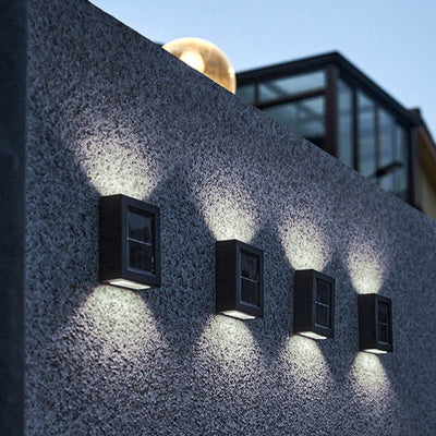 https://www.magic-solaire.com/wp-content/uploads/2020/10/applique-murale-solaire-jardin-design-1.jpg