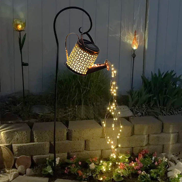 https://www.magic-solaire.com/wp-content/uploads/2021/06/arrosoir-solaire-jardin.jpg