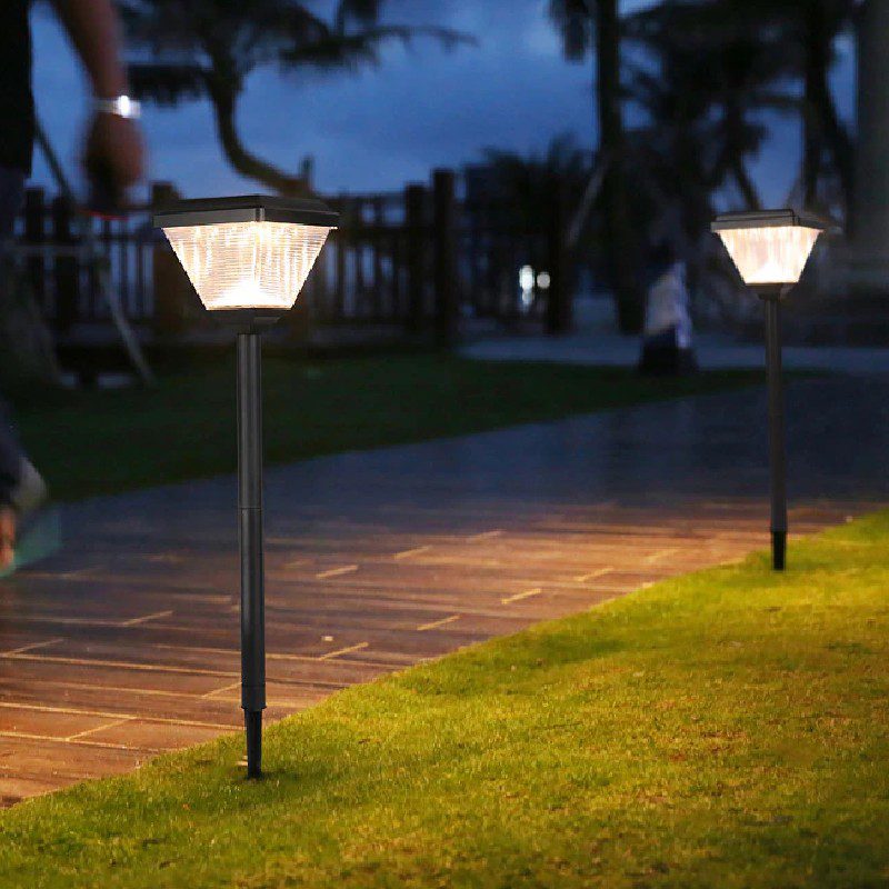 https://www.magic-solaire.com/wp-content/uploads/2023/08/borne-solaire-de-qualite-jardin.jpg