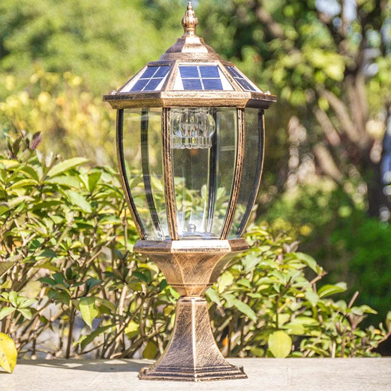 https://www.magic-solaire.com/wp-content/uploads/2021/10/eclairage-solaire-sur-pilier-de-portail-jardin.jpg