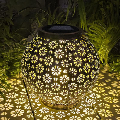 https://cdn.shopify.com/s/files/1/0271/8731/4772/files/grande-lanterne-solaire-exterieur-0.jpg?v=1709933767