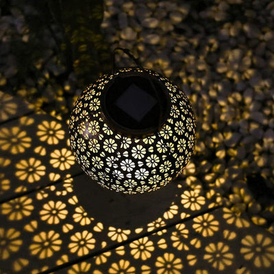 https://cdn.shopify.com/s/files/1/0271/8731/4772/files/grande-lanterne-solaire-exterieur-1.jpg?v=1709933917