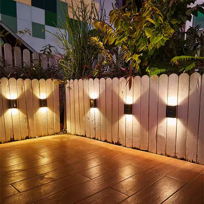 https://cdn.shopify.com/s/files/1/0271/8731/4772/files/lampe-murale-solaire-jardin-0.jpg?v=1734965946