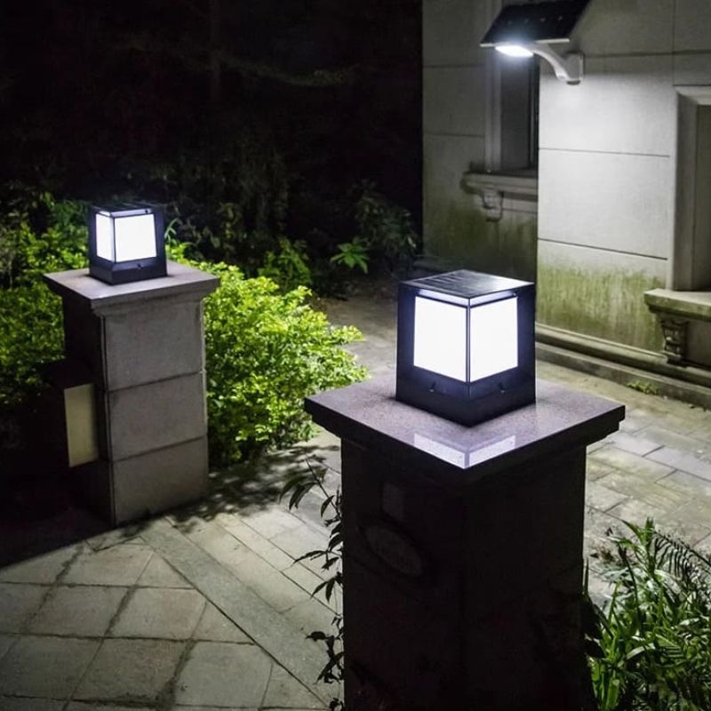 https://cdn.shopify.com/s/files/1/0271/8731/4772/files/lampe-solaire-design-cube-15.jpg?v=1711471694