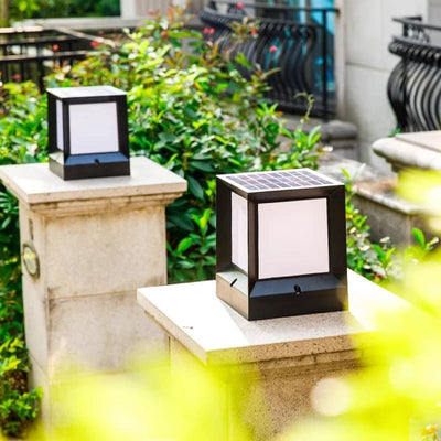 https://cdn.shopify.com/s/files/1/0271/8731/4772/files/lampe-solaire-design-cube-6.jpg?v=1711471694