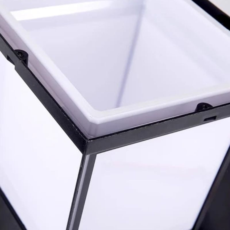 https://cdn.shopify.com/s/files/1/0271/8731/4772/files/lampe-solaire-design-cube-7.jpg?v=1711471694