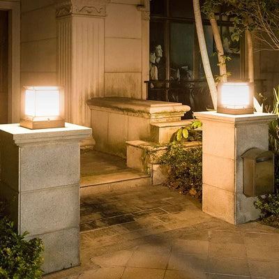 https://cdn.shopify.com/s/files/1/0271/8731/4772/files/lampe-solaire-design-cube-9.jpg?v=1711471694