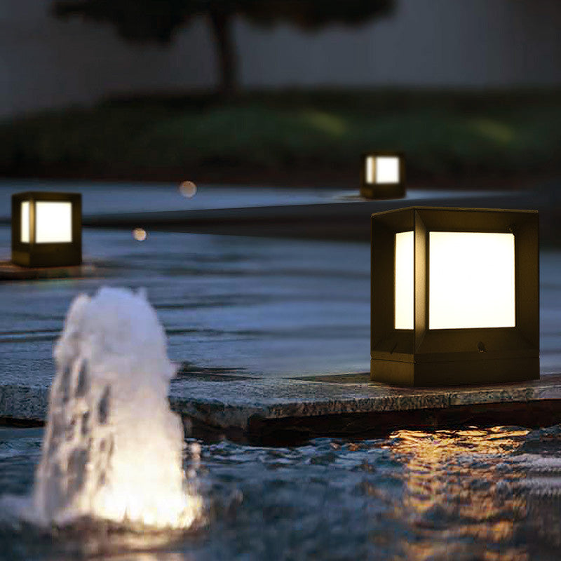 https://cdn.shopify.com/s/files/1/0271/8731/4772/files/lampe-solaire-design-cube-multicolore-5.jpg?v=1712985354