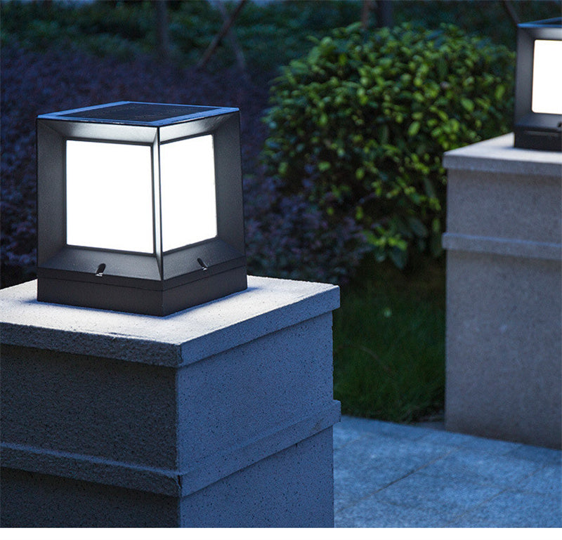 https://cdn.shopify.com/s/files/1/0271/8731/4772/files/lampe-solaire-design-cube-multicolore-6.jpg?v=1712985354