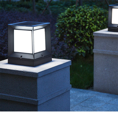 https://cdn.shopify.com/s/files/1/0271/8731/4772/files/lampe-solaire-design-cube-multicolore-6.jpg?v=1712985354