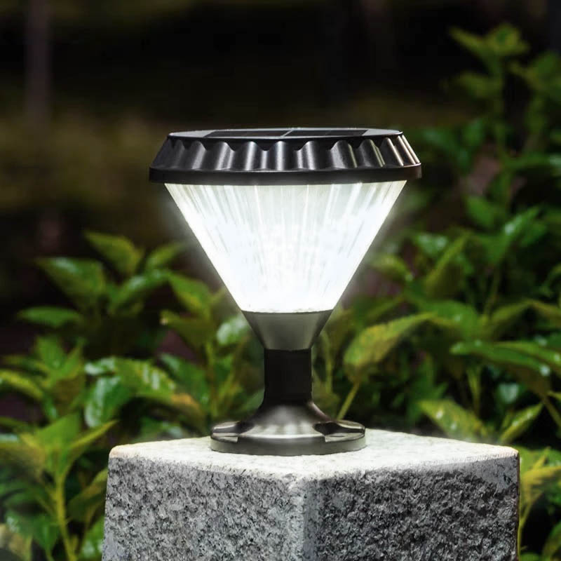 https://www.magic-solaire.com/wp-content/uploads/2021/10/lampe-solaire-pilier-exterieur-portail.jpg