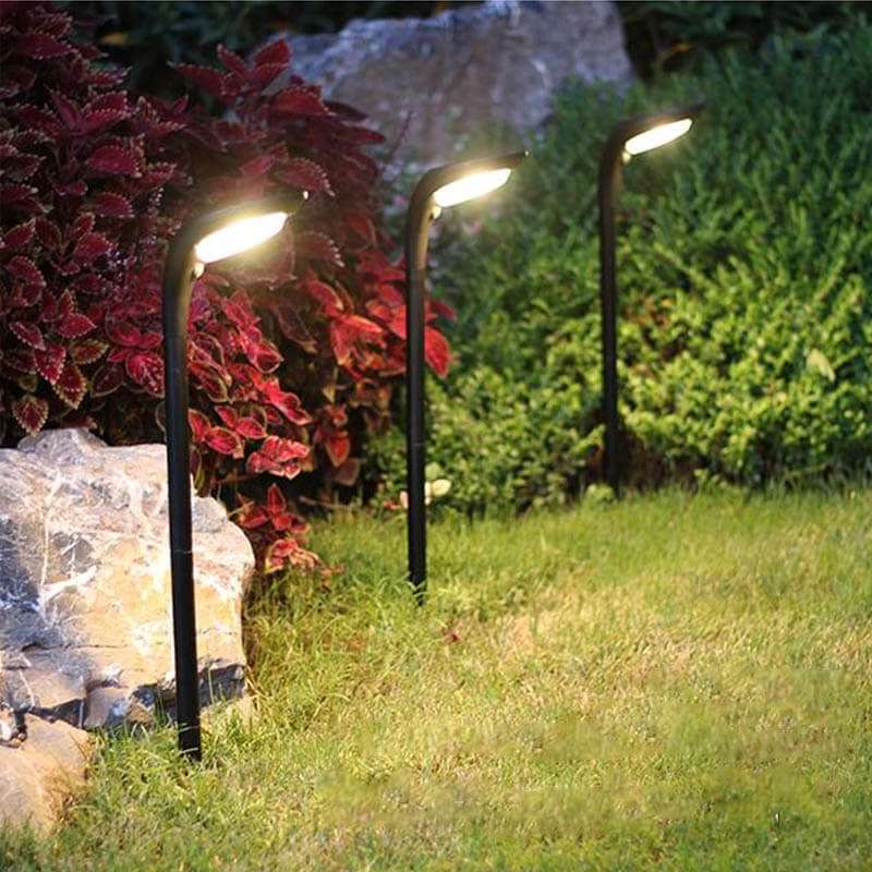 https://www.magic-solaire.com/wp-content/uploads/2021/07/lampe-solaire-pour-massif-exterieur.jpg