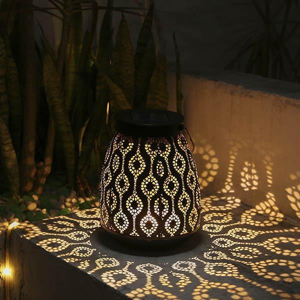 https://cdn.shopify.com/s/files/1/0271/8731/4772/products/lampe-solar_Lanterne-Marocaine-Solaire-Design-Fer_10.jpg?v=1584822688