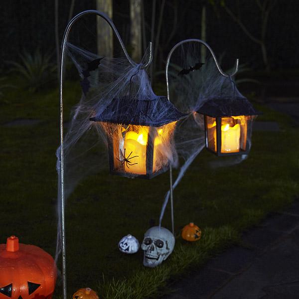 https://cdn.shopify.com/s/files/1/0271/8731/4772/products/lampe-solar_Lanterne-Solaire-Jardin-Chandelles-Halloween_3.jpg?v=1584822694