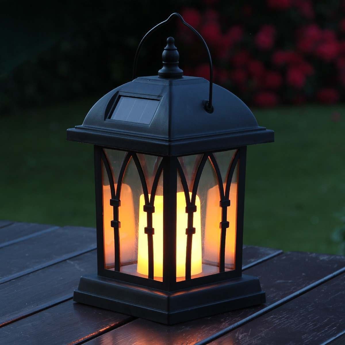 https://cdn.shopify.com/s/files/1/0271/8731/4772/products/lampe-solar_Lanterne_Solaire_Exterieur_a_suspendre_Bougie_Contemporaine_8.jpg?v=1584822699