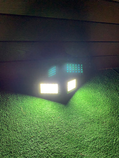 https://cdn.shopify.com/s/files/1/0271/8731/4772/products/lampe-solar_Spot_Solaire_Double_Projecteur_500_Lumens_5_Watt_2.jpg?v=1584822716