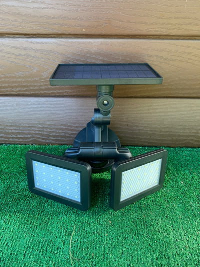 https://cdn.shopify.com/s/files/1/0271/8731/4772/products/lampe-solar_Spot_Solaire_Double_Projecteur_500_Lumens_5_Watt_3.jpg?v=1584822716