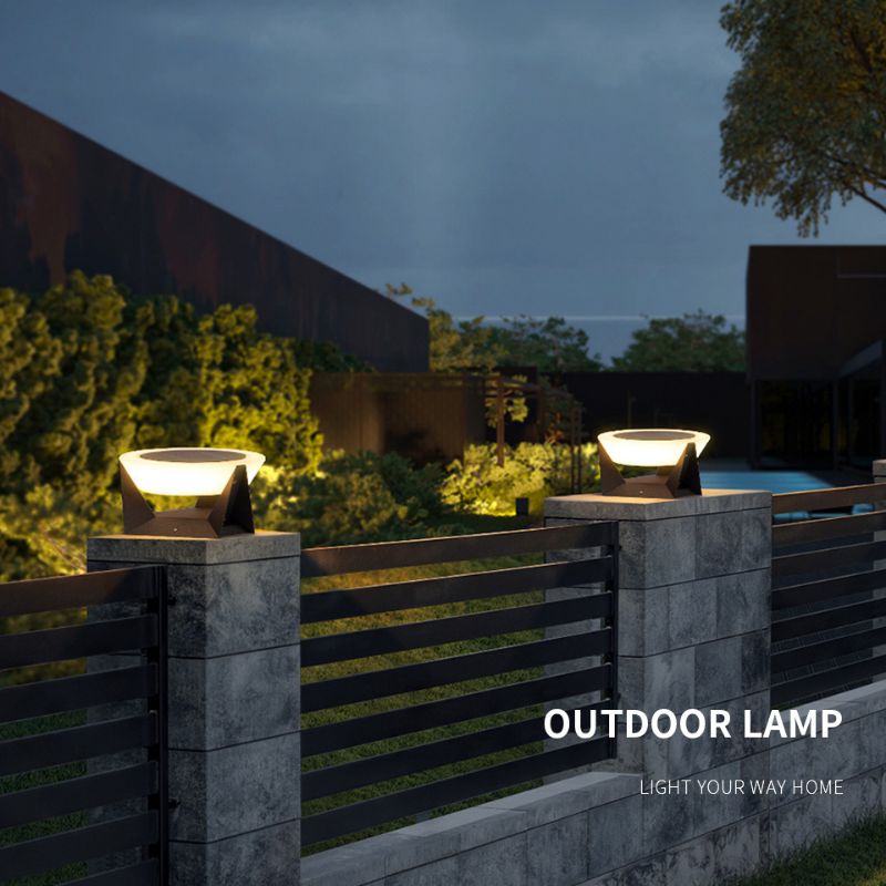 https://cdn.shopify.com/s/files/1/0271/8731/4772/products/lampesolairedesignjardin_2.jpg?v=1656339637