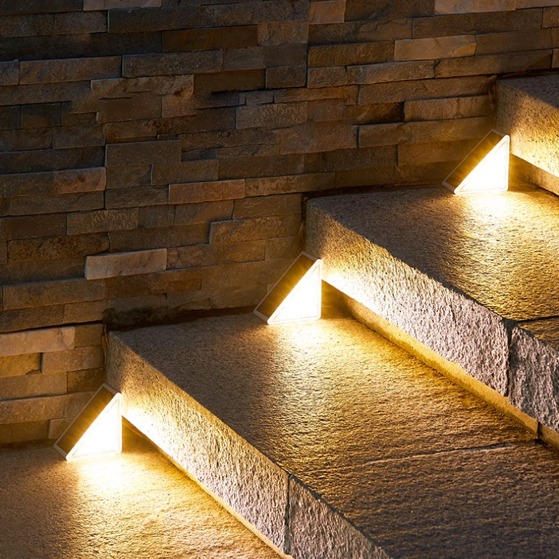 https://www.magic-solaire.com/wp-content/uploads/2022/11/led-solaire-escalier-marche-exterieure.jpg