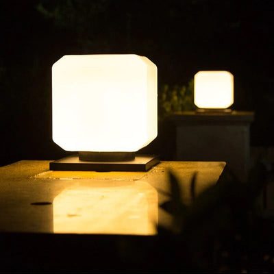 https://www.magic-solaire.com/wp-content/uploads/2021/10/luminaire-pilier-portail-solaire-jardin.jpg