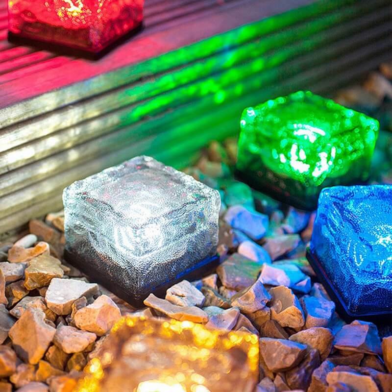 https://www.magic-solaire.com/wp-content/uploads/2020/07/pave-solaire-bleu-exterieur.jpg