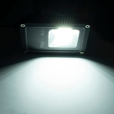 https://www.magic-solaire.com/wp-content/uploads/2020/03/projecteurs-solaires-puissant-1000-lumens-avec-télécommande.jpg