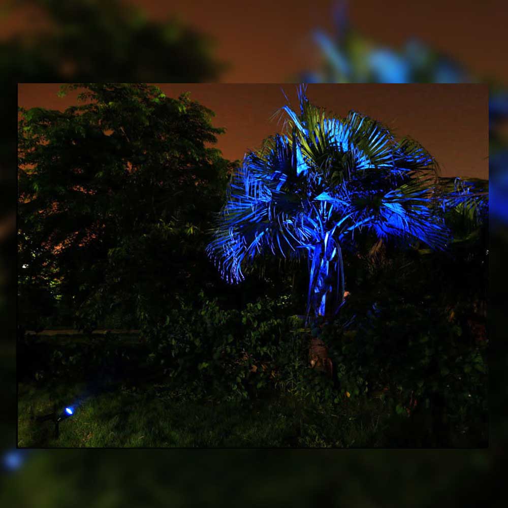 https://www.magic-solaire.com/wp-content/uploads/2020/04/spot-solaire-bleu-jardin.jpg