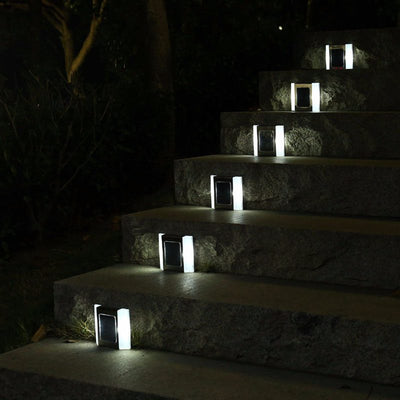 https://www.magic-solaire.com/wp-content/uploads/2020/06/spot-solaire-escalier-jardin.jpg