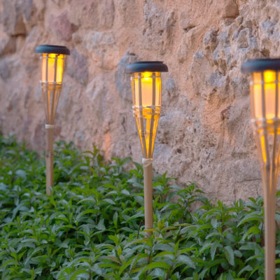 https://www.magic-solaire.com/wp-content/uploads/2020/07/torhce-solaire-enn-bambou-jardin.jpg