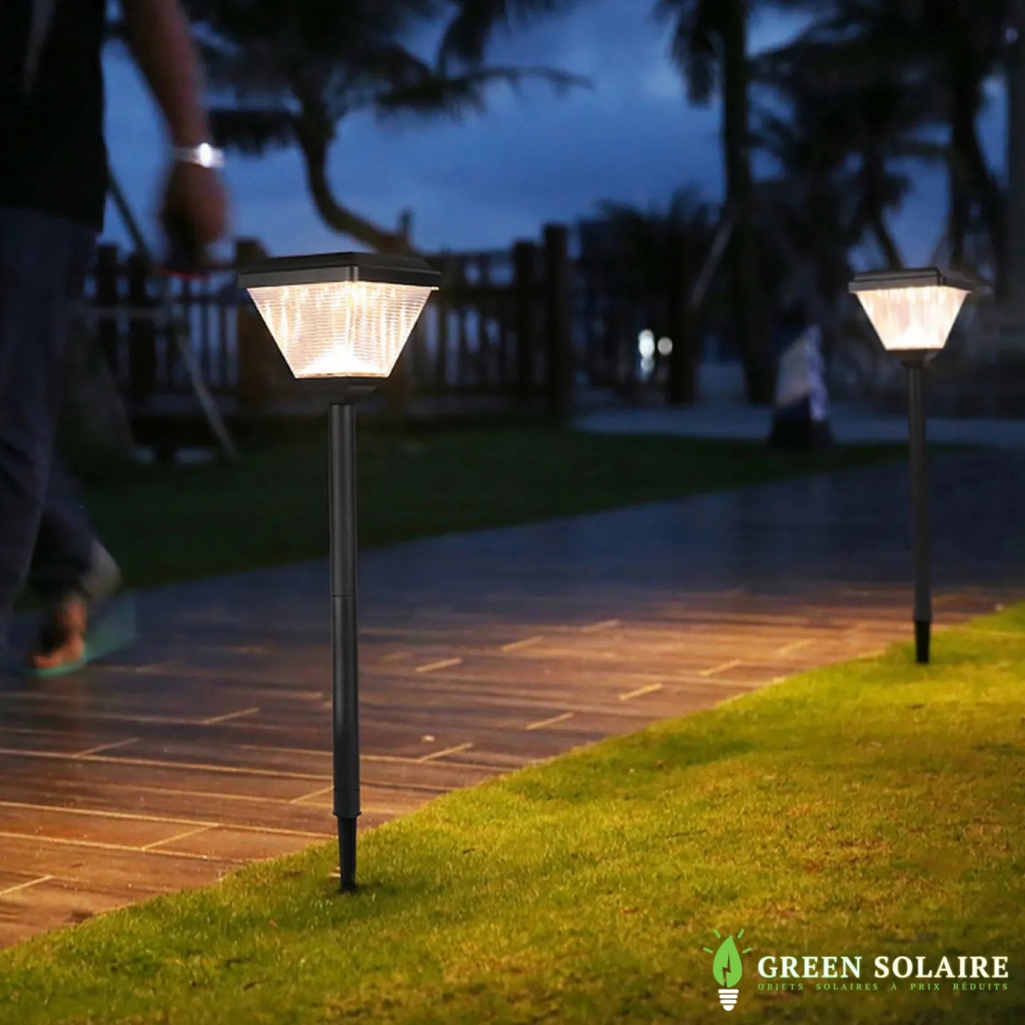 Baliser une allée avec des bornes et spots solaires
