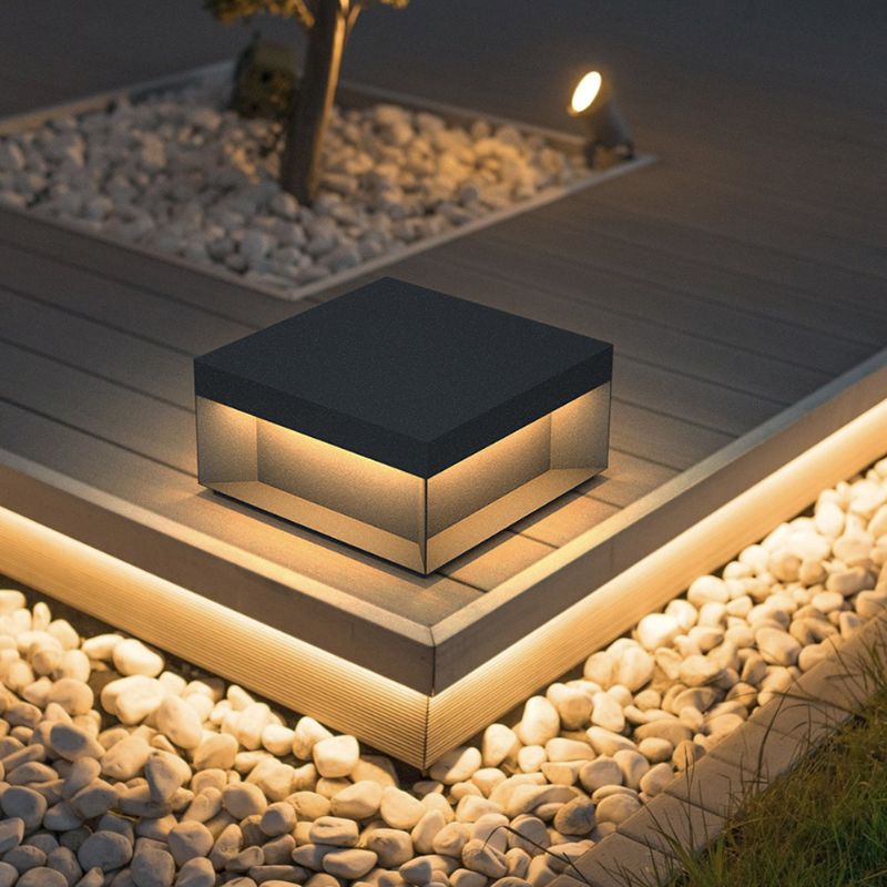 Applique solaire boîte noire inox pour façade