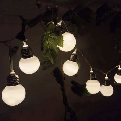 https://cdn.shopify.com/s/files/1/0271/8731/4772/products/Guirlande-Ampoules-Solaires-Feston-blanche_1_44cf9abd-b584-4580-a9f6-13894229b131.jpg?v=1584822325