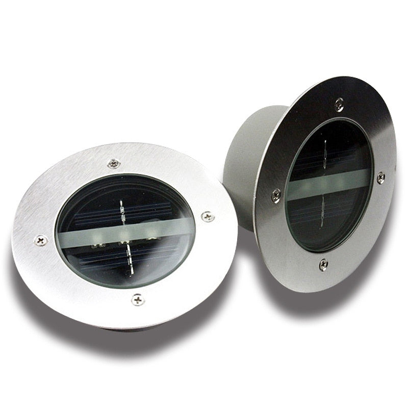 Balise solaire enterrée en inox 3 LED installée dans une allée de jardin