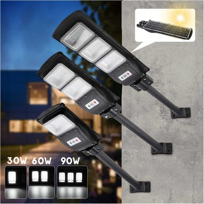 https://cdn.shopify.com/s/files/1/0271/8731/4772/products/Lampadaire-Solaire-Triple-Spot-LED-306090-Watt-11.jpg?v=1584822487